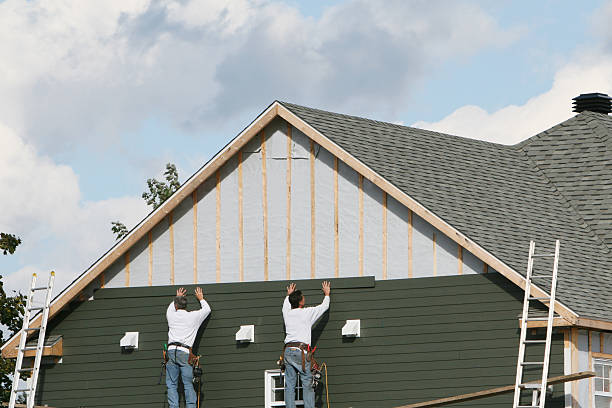 Professional Siding Installation technician working in Paris, TN